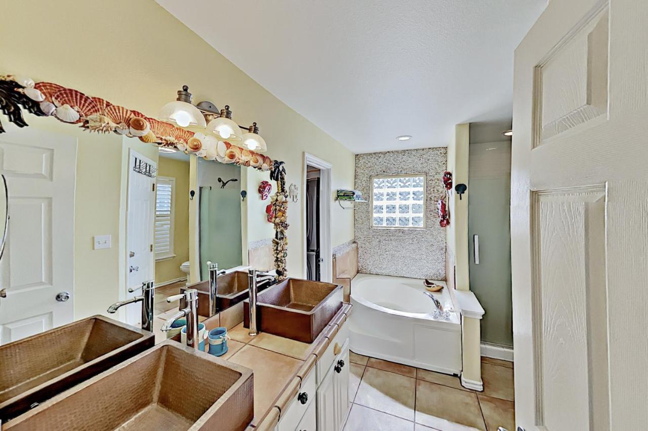Festive Beach Retreat Rockport Exterior photo